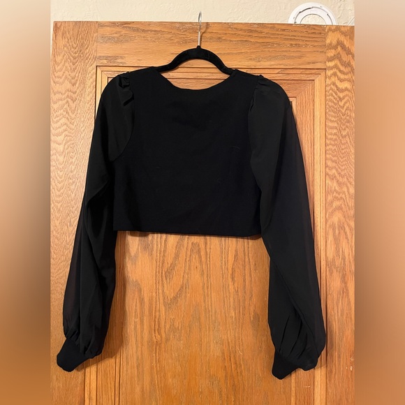 women’s long sleeve cropped mesh sleeve shirt - black - Picture 4 of 4